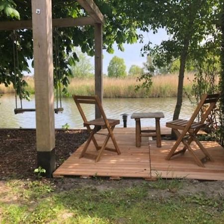 Villa Gezellige Pipo Met Grote Schommel Aan Het Water Medemblik Exterior foto