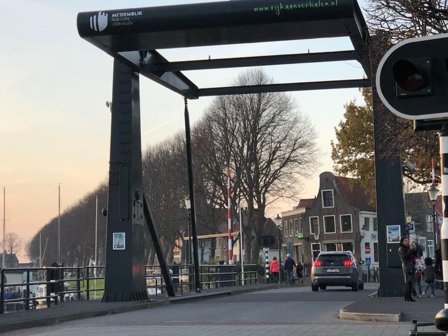 Villa Gezellige Pipo Met Grote Schommel Aan Het Water Medemblik Exterior foto