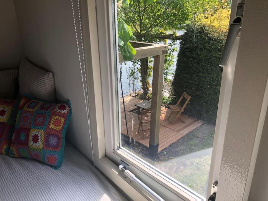 Villa Gezellige Pipo Met Grote Schommel Aan Het Water Medemblik Exterior foto
