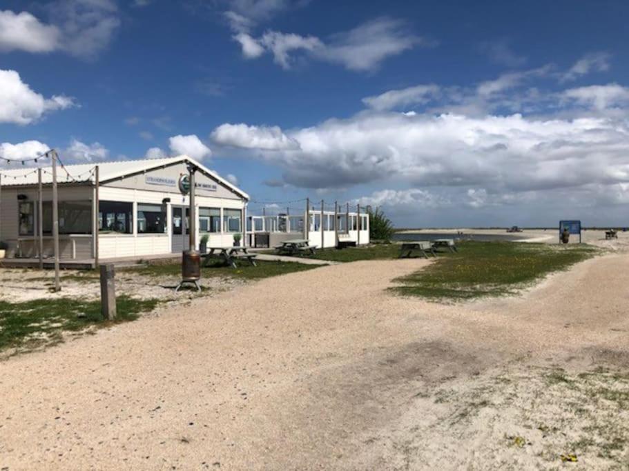Villa Gezellige Pipo Met Grote Schommel Aan Het Water Medemblik Exterior foto